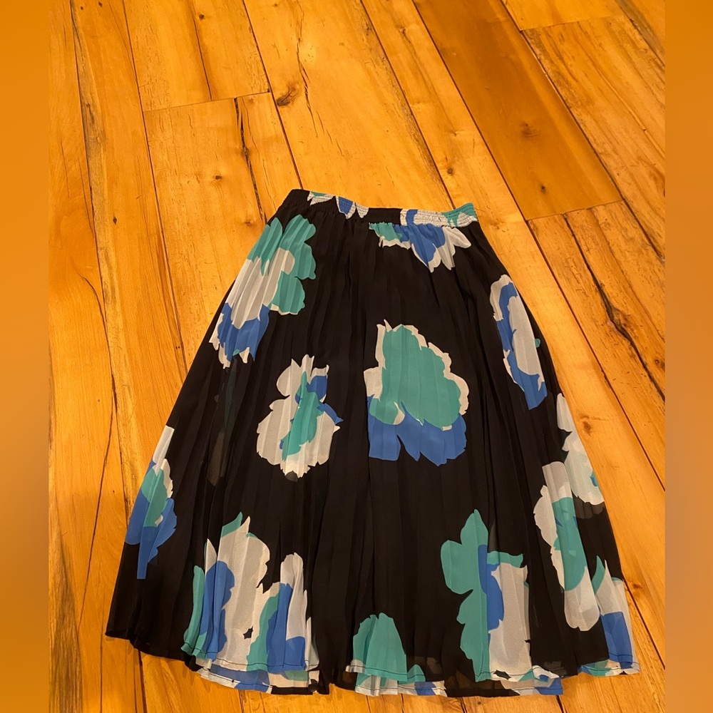 Pleated midi skirt